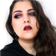 Soy maquilladora profesional e ilustradora.
Doy clases tanto a gente que busca aprender a maquillarse o técnicas relacionadas como body paint, editorial... como a gente que quiera aprender a pintar de forma digital